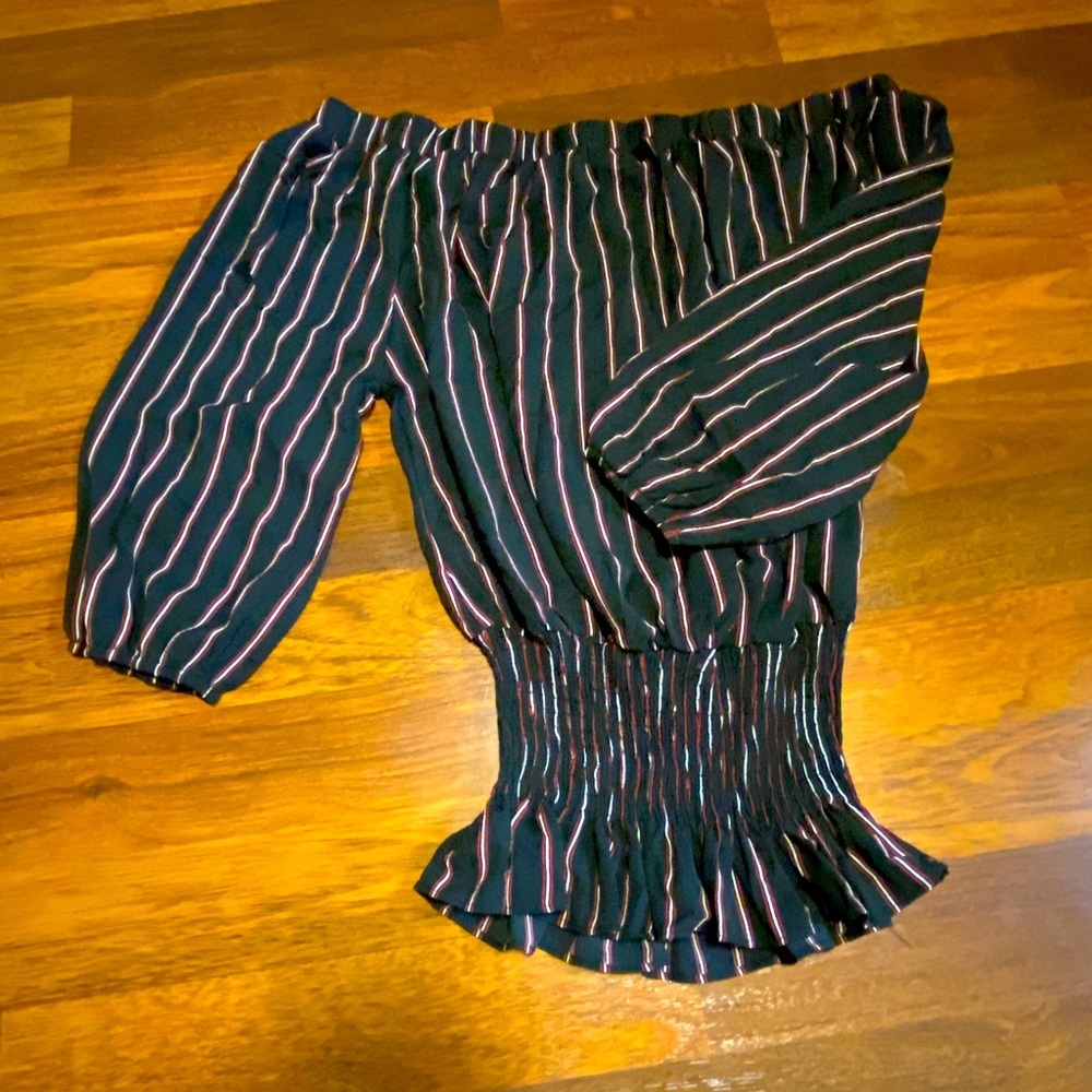 NWOT women’s blouse. Off the shoulder. Gathered waist.